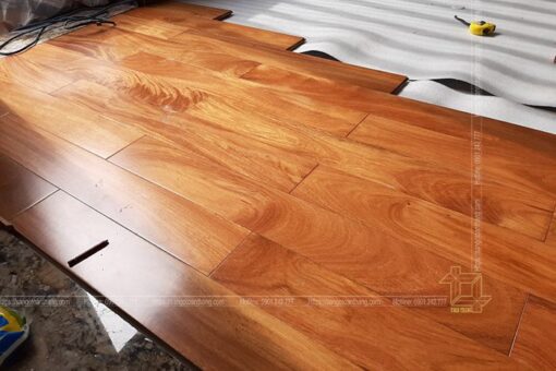 Sàn gỗ Gõ Đỏ kỹ thuật có tính ổn định cao hơn rất nhiều so với sàn gỗ tự nhiên