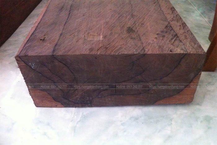 khối gỗ Cẩm Chỉ khá chắc và nặng